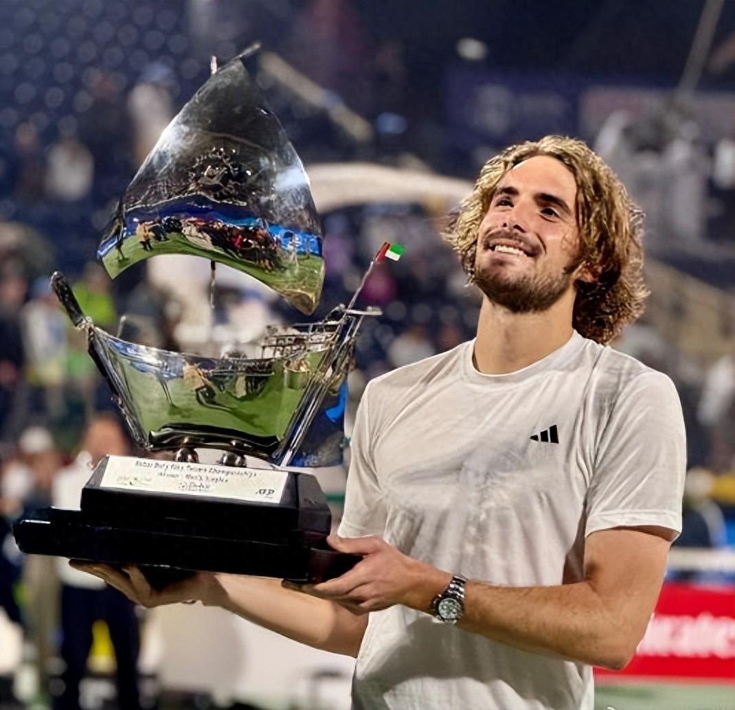 关于日本网球队鏖战世界网球队，西西帕斯统治全场的信息