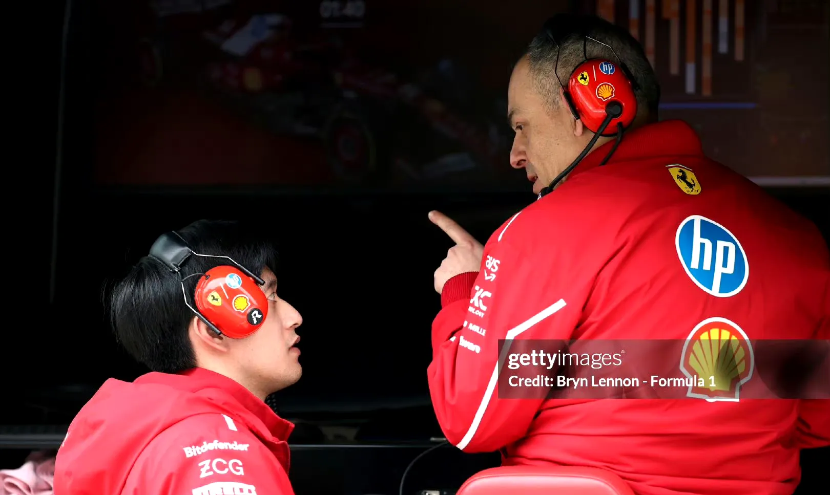 pg电子试玩-梅赛德斯险胜红牛车队，周冠宇点燃赛场